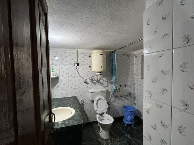 Bathroom 3, Brown Palace, Anantnag