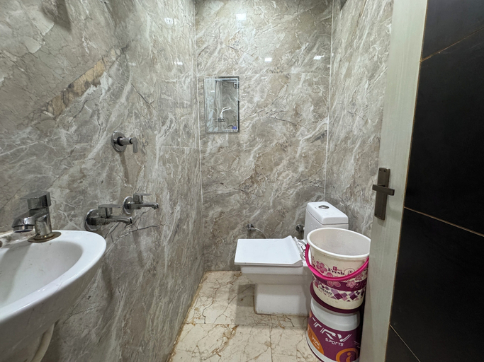 Bathroom 4, The Kwality Residency, Mathura