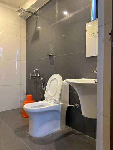 Bathroom 2, Luxe Inn, Kannur