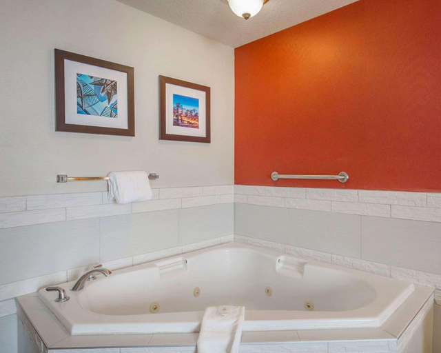 Bathroom 4, Comfort Inn & Suites University, Division No. 6