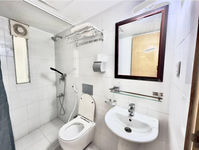 Bathroom 3, 500sqft 7 Luxury Apartment for 4 people, Dhaka