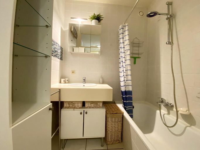 Bathroom, Apartment in Nieuwpoort Near the Beach, West-Vlaanderen
