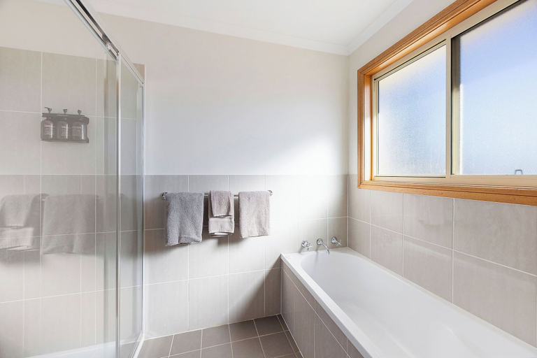 Bathroom 4, Reflections Grabine Lakeside - Holiday Park, Upper Lachlan Shire