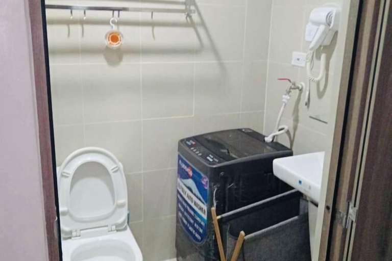 Bathroom 3, Gavin's Place @ FAME Residences, Mandaluyong