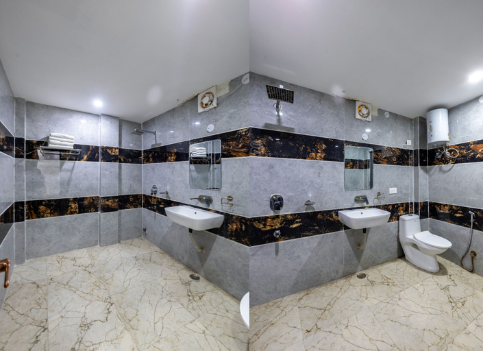 Bathroom 5, Hotel Admire Inn Sec - 104 By ASPL, Gautam Buddha Nagar