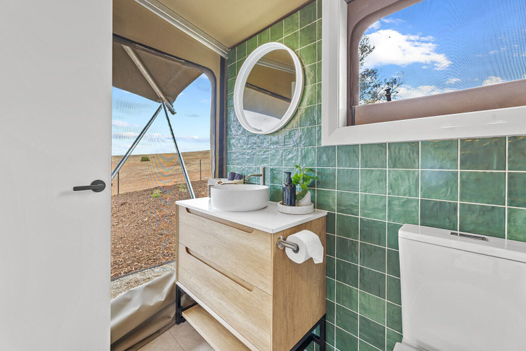 Bathroom 4, Jarabin, Harden