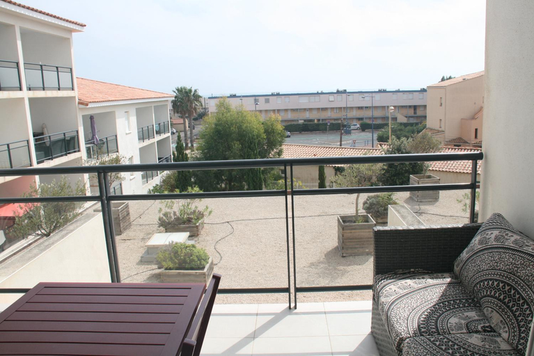 Others 5, T2 moderne avec terrasse proche de la plage , Aude