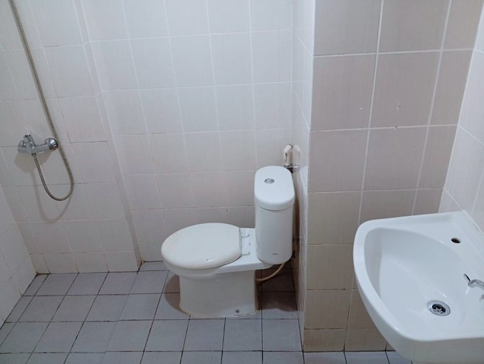 Bathroom 8