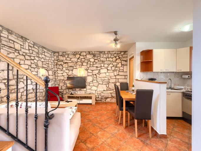 Others 5, Holiday Home in Segotici with Private Pool, Marčana