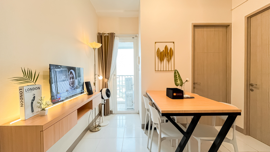 Others 2, White Toned Style 2BR Tokyo Riverside PIK 2 Apartment By Travelio, Tangerang