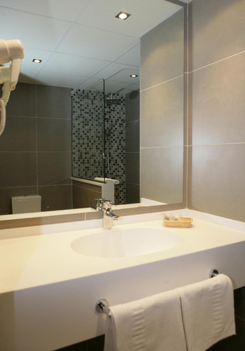 Bathroom 5, Acapulco, Girona