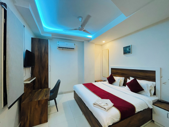 Bedroom 4, Embrace luxury Hotel & Banquet, Delhi