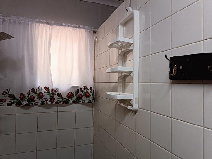 Bathroom 4, Westvaal Holiday Resort, Fezile Dabi