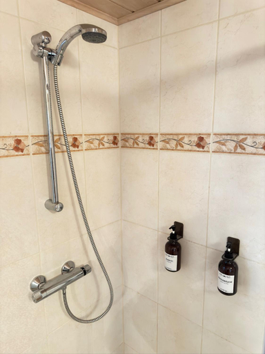 Bathroom 2, Pension FAULPELZ - Budget Apartment mit Kuche, Badewanne, Parkplatz, Eichsfeld