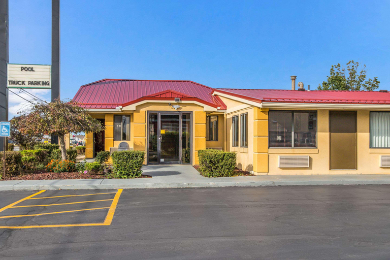 Exterior & Views 2, Econo Lodge Norwalk, Huron
