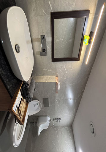 Bathroom 3, Housr Golf Course Road Phase 1 Metro, Gurgaon