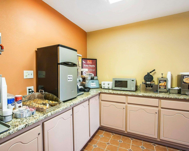 Others 4, Econo Lodge Inn & Suites I-20, exit 73, Tuscaloosa