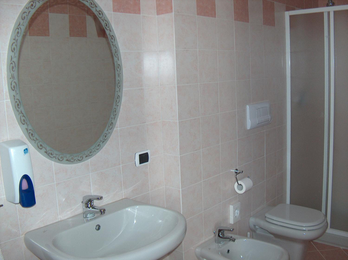 Bathroom 2, Hotel Ristorante Lepanto, Brescia
