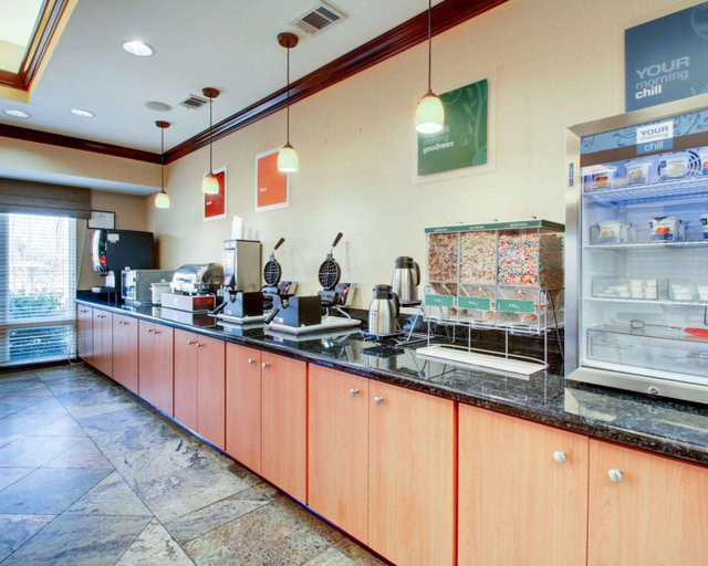 Food & Drinks 5, Comfort Suites Vicksburg, Warren