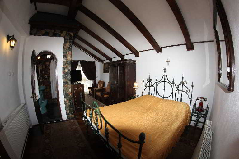 Bedroom 2, Hunter Prince Castle & Dracula, Turda