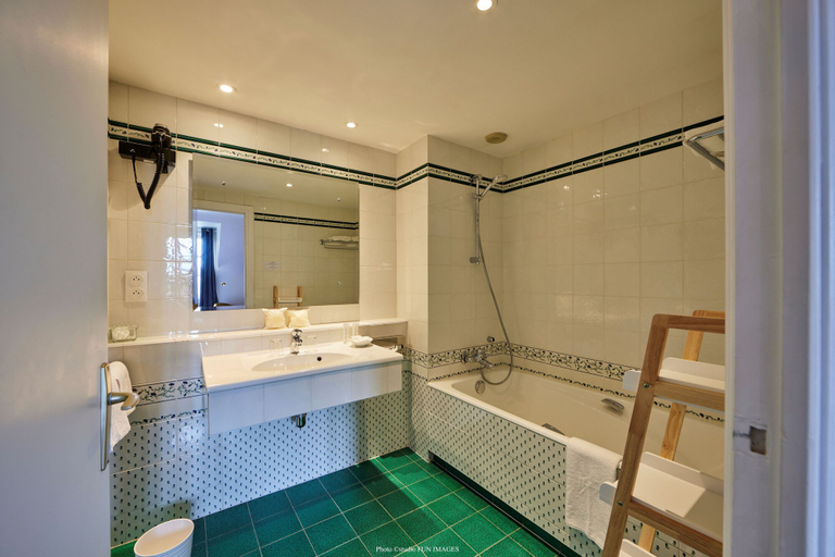 Bathroom 4, Auberge Bretonne, Morbihan
