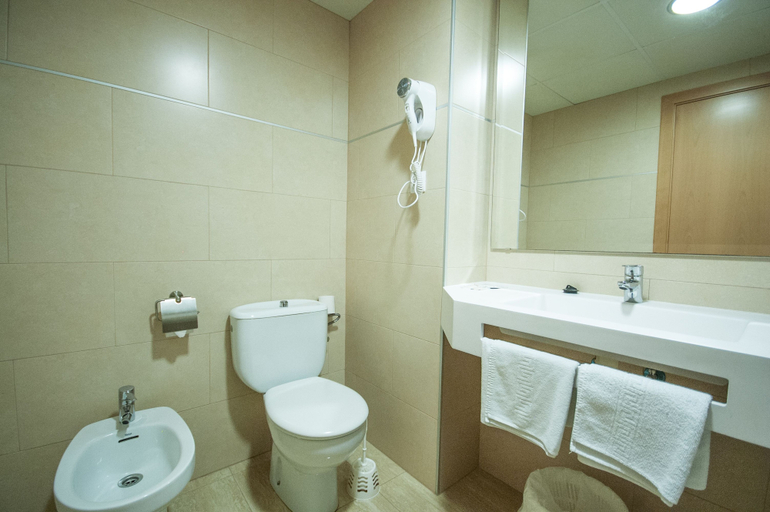 Bathroom 4, Hotel Surf Mar, Girona