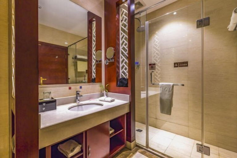 Bathroom 4, Xuehu Garden Hotel, Laiwu