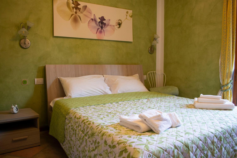 Others 5, Casa di Nina, Novara