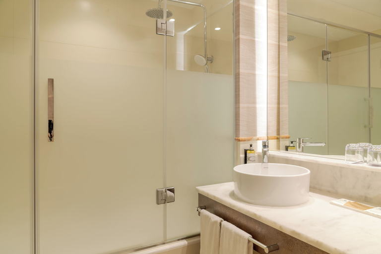 Bathroom 5, Pestana Blue Alvor Beach All Inclusive, Portimão