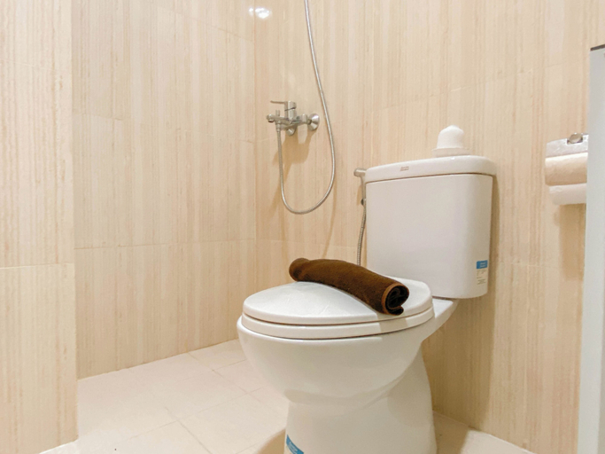 Bathroom 3, Warm and Cozy 1BR without Living Room at Sentul Tower Apartment, Bogor