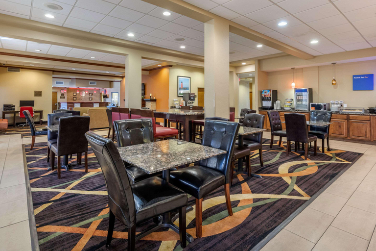 Food & Drinks 5, Comfort Inn & Suites Kenosha, Kenosha
