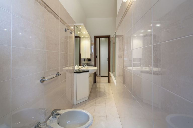 Bathroom 4, Risorgimento 300, Milano