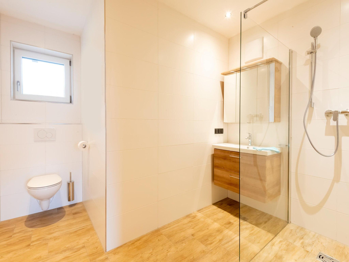 Bathroom 3, Apartment in Piesendorf near Ski Slopes, Zell am See