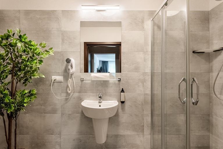 Bathroom 4, Hotel "Na Uboczu", Warsaw