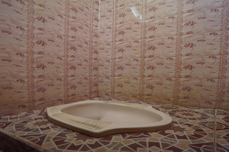 Bathroom 5, SPOT ON 92480 Iwn Homestay Syariah, Banyuwangi