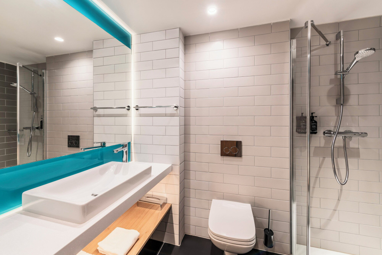 Bathroom 5, Holiday Inn Express & Suites REIMS - RIVES DE VESLE by IHG, Marne