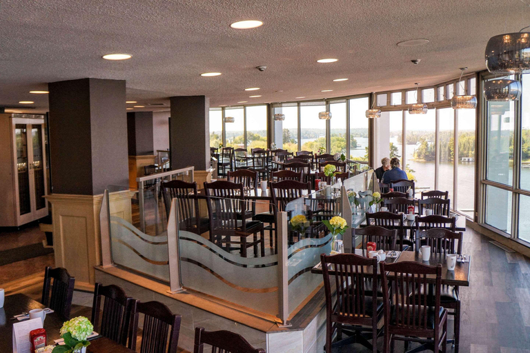 Food & Drinks 5, Clarion Lakeside Inn & Conference Centre, Kenora