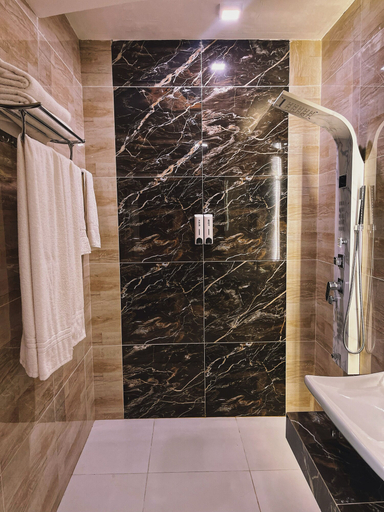 Bathroom 4, Sundaras Infinity Jungle Resort & Spa, Dambulla