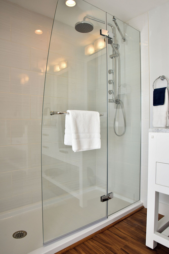 Bathroom 4, Topside Inn, Lincoln