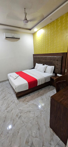 Bedroom, Hotel Green Forest, Mumbai Suburban