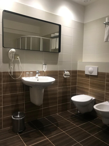 Bathroom 4, Hotel Rozmaryn B&B, Rakovník