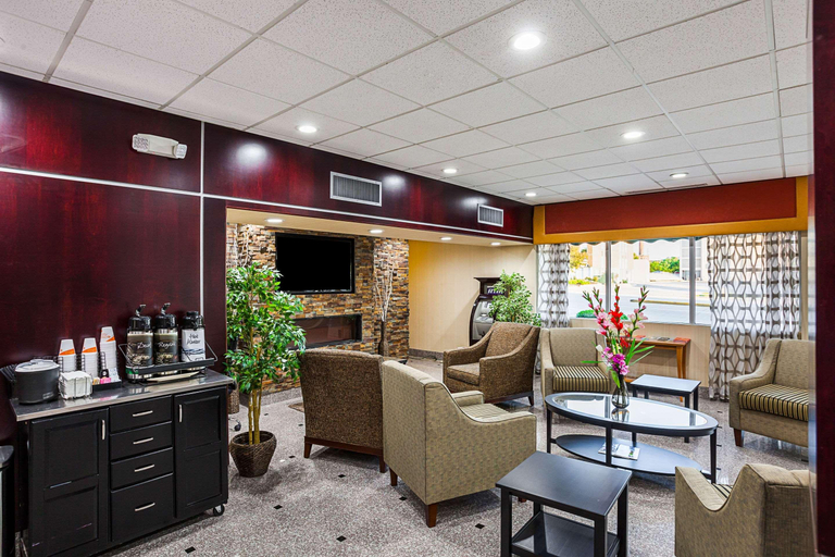 Public Area 2, Quality Inn & Suites Cincinnati Downtown Area, Cincinnati