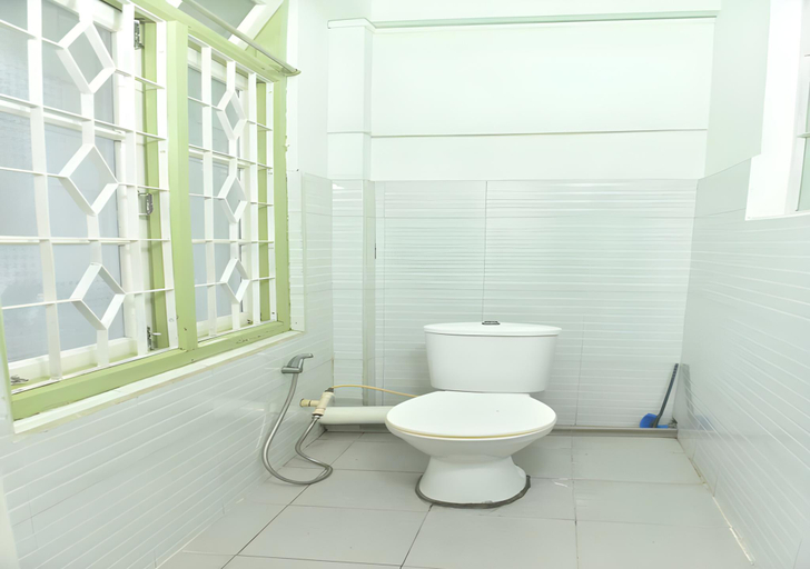 Bathroom 3, Rolyda Guest House, East Khasi Hills