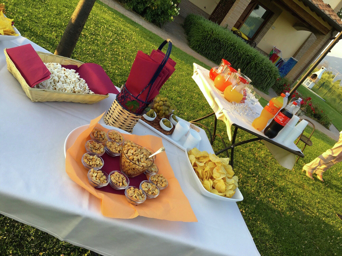 Outdoor dining, Villa in Cannara With Assisi Views, Perugia