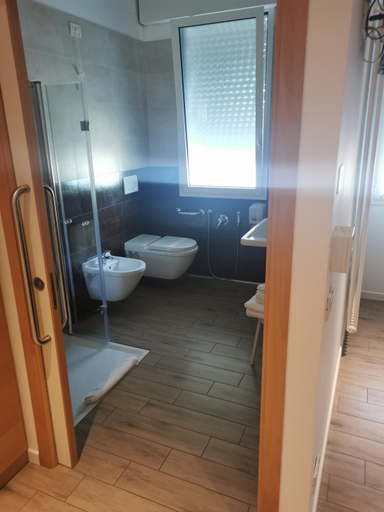 Bathroom 4, Hotel Valdor, Venezia