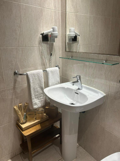 Bathroom 4, California Hotel Barcelona, Barcelona