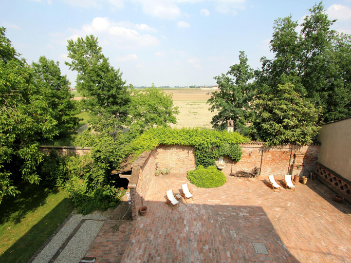 Others 2, Stagno Lombardo Garden Flat, Cremona