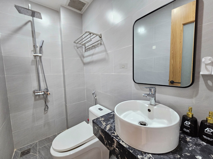 Bathroom 5, HOA PHU Hotel, Ho Chi Minh City