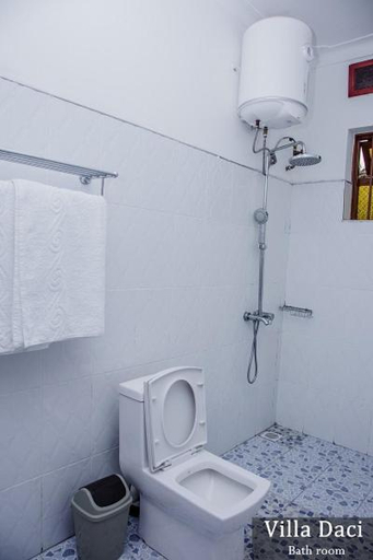 Bathroom 3, Villa Daci, Gulu
