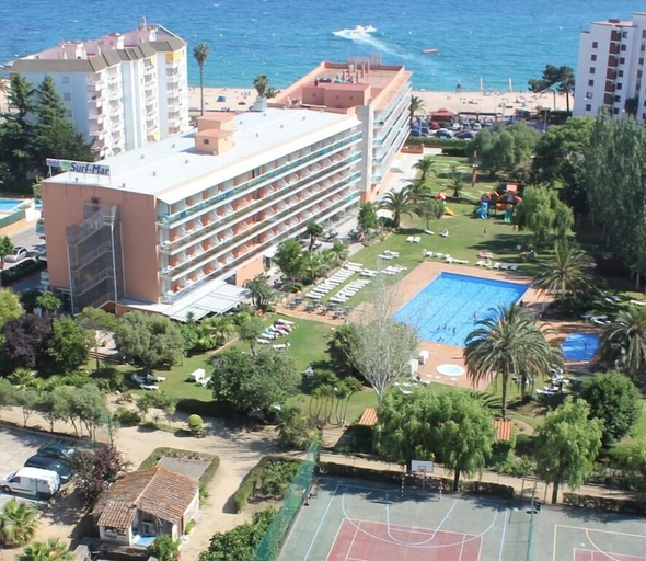 Exterior & Views